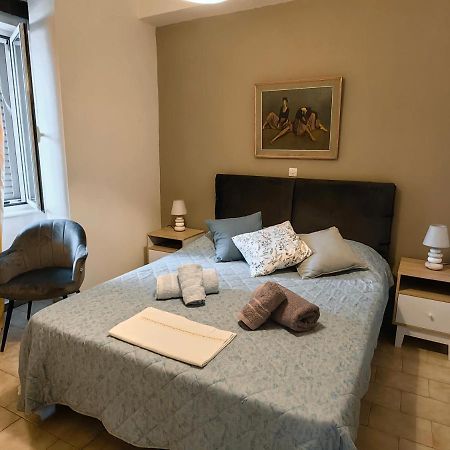 Leonidas Private Apartment In Szpárti Kültér fotó