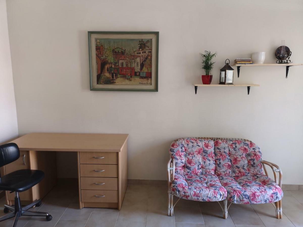 Leonidas Private Apartment In Szpárti Kültér fotó
